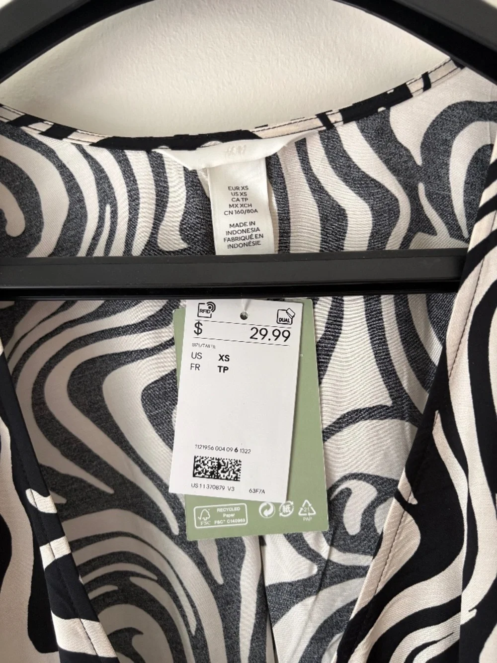 H&M Black/white patterned dress